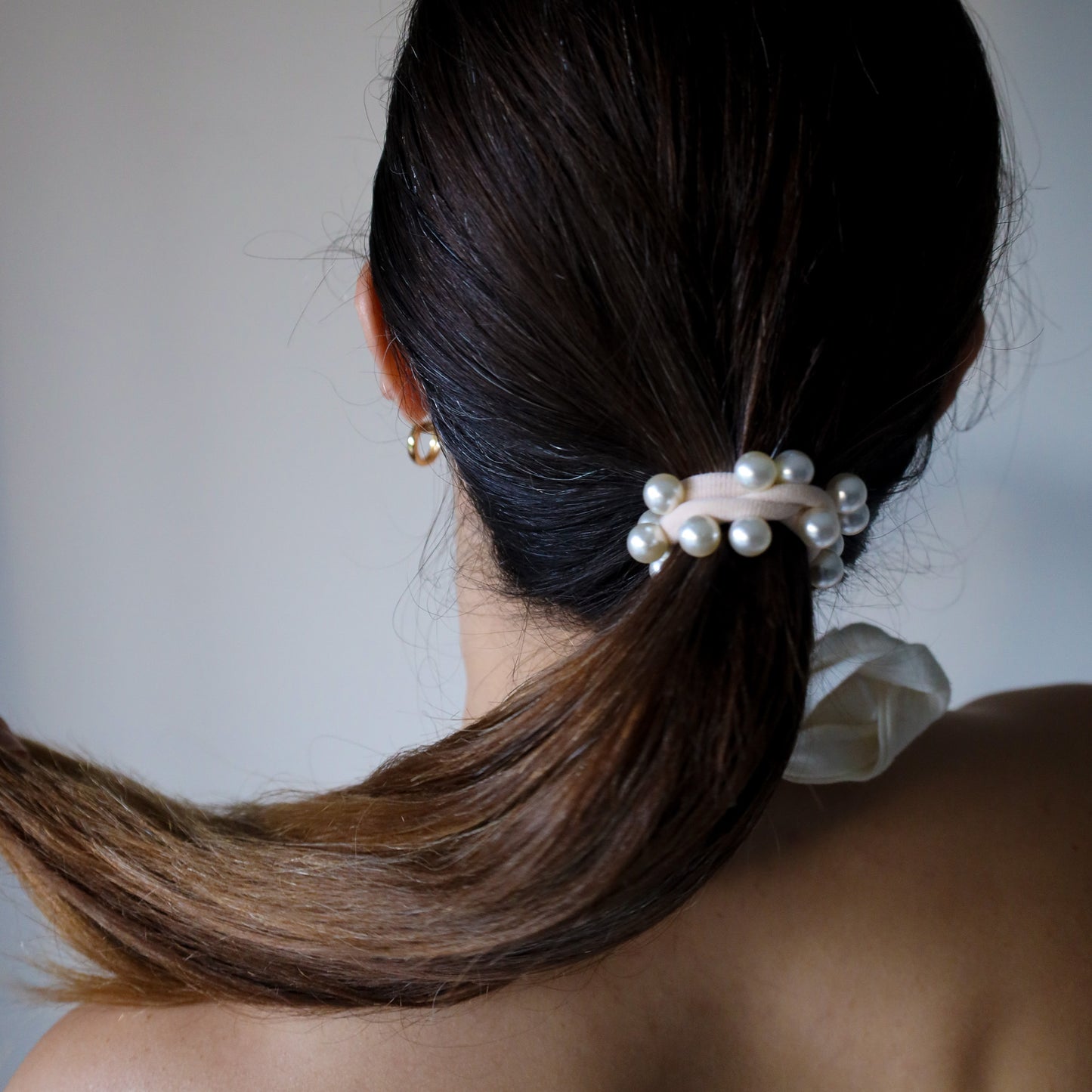 Shell Cream Pearl Hair Tie