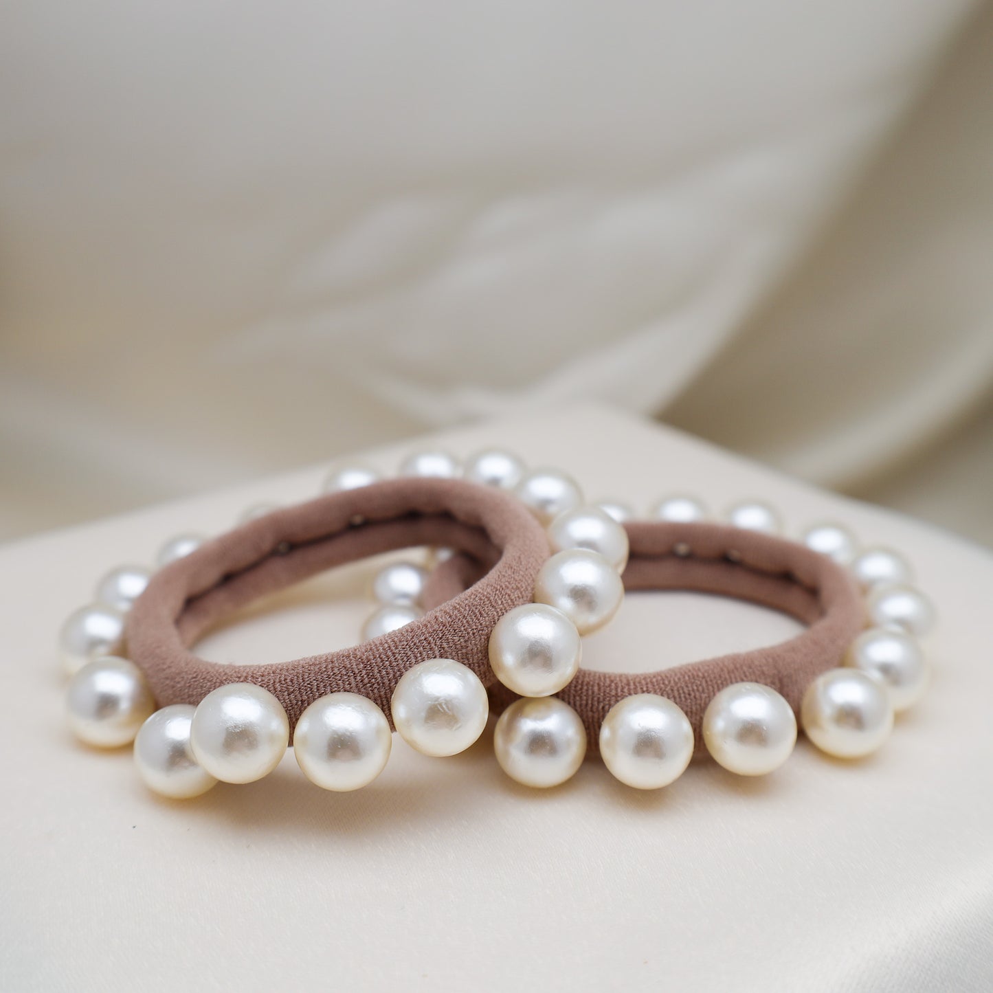 Sandstone Brown Pearl Hair Tie