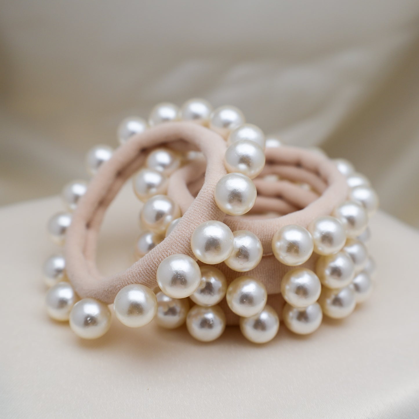 Shell Cream Pearl Hair Tie