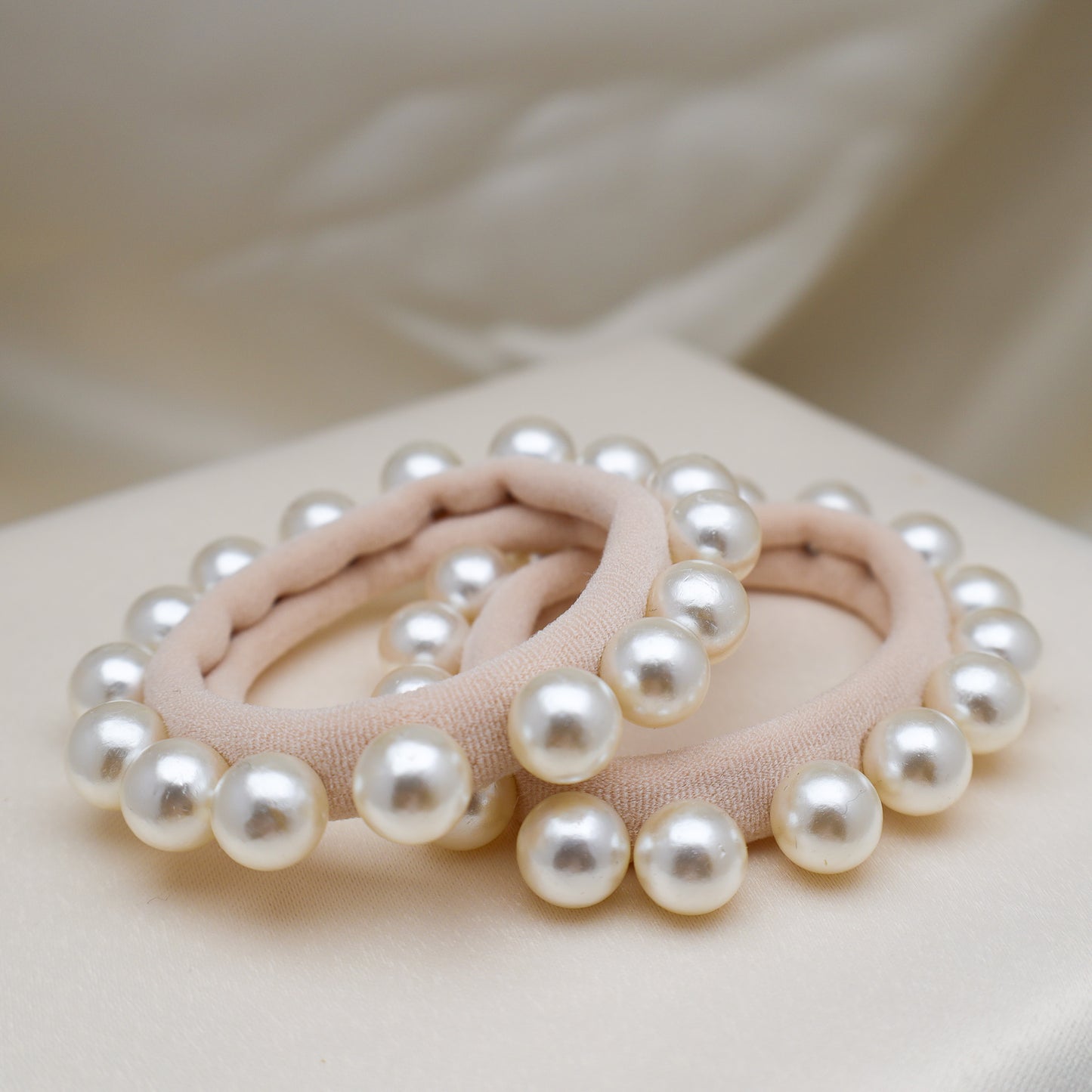 Shell Cream Pearl Hair Tie