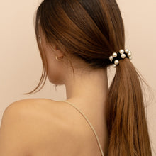 Load image into Gallery viewer, Black Pearl Hair Tie
