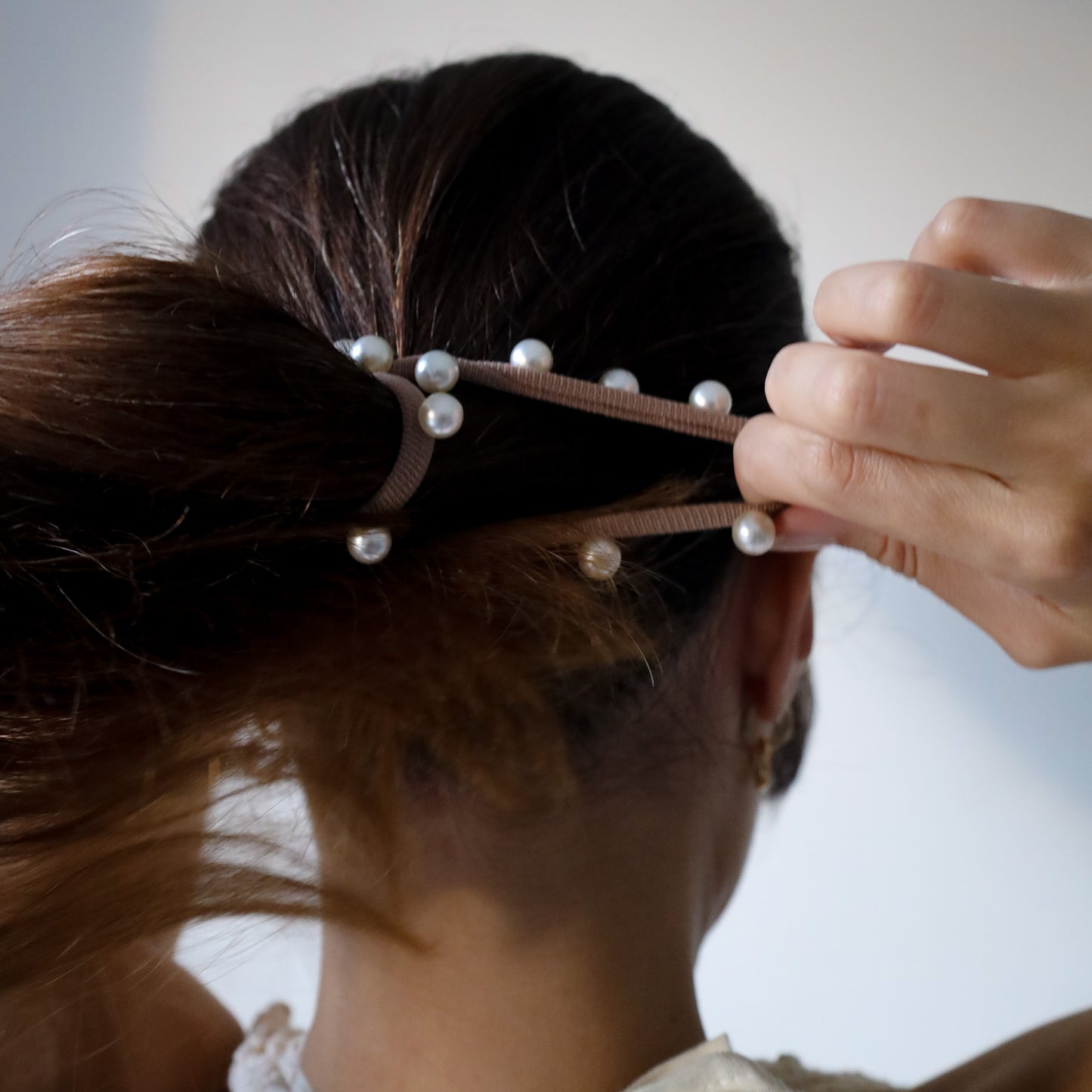 Sandstone Brown Pearl Hair Tie